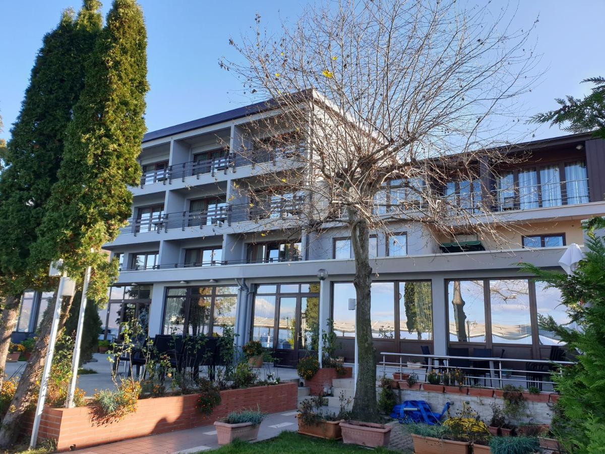 Hotel Millennium Pogradec Exterior photo